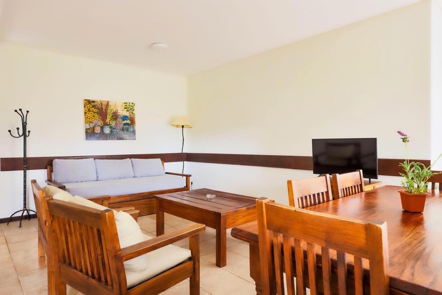 Victoria Village 4*
