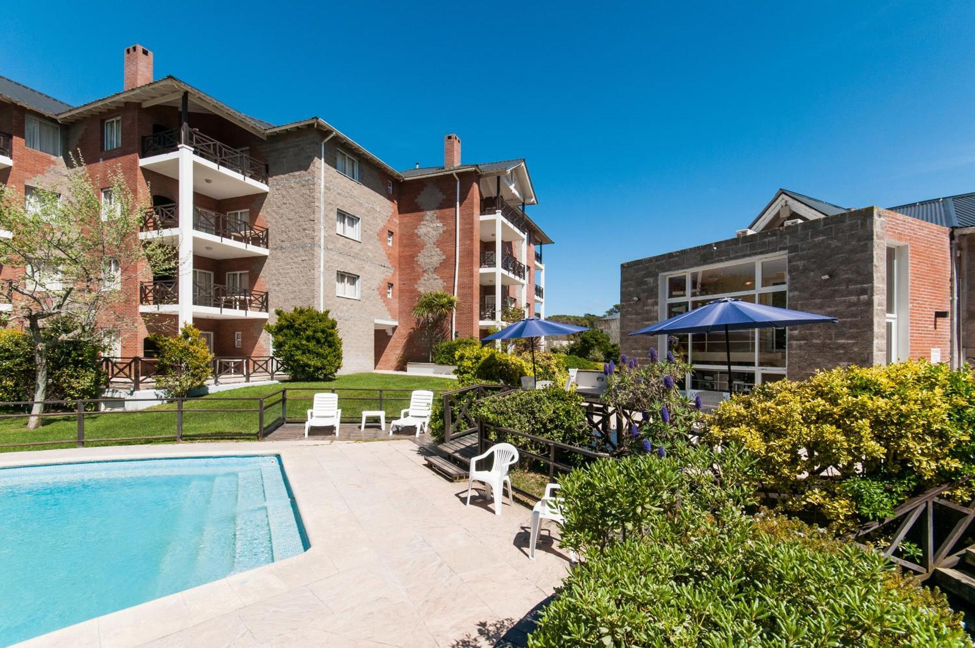 Aparthotel Victoria Village Carilo