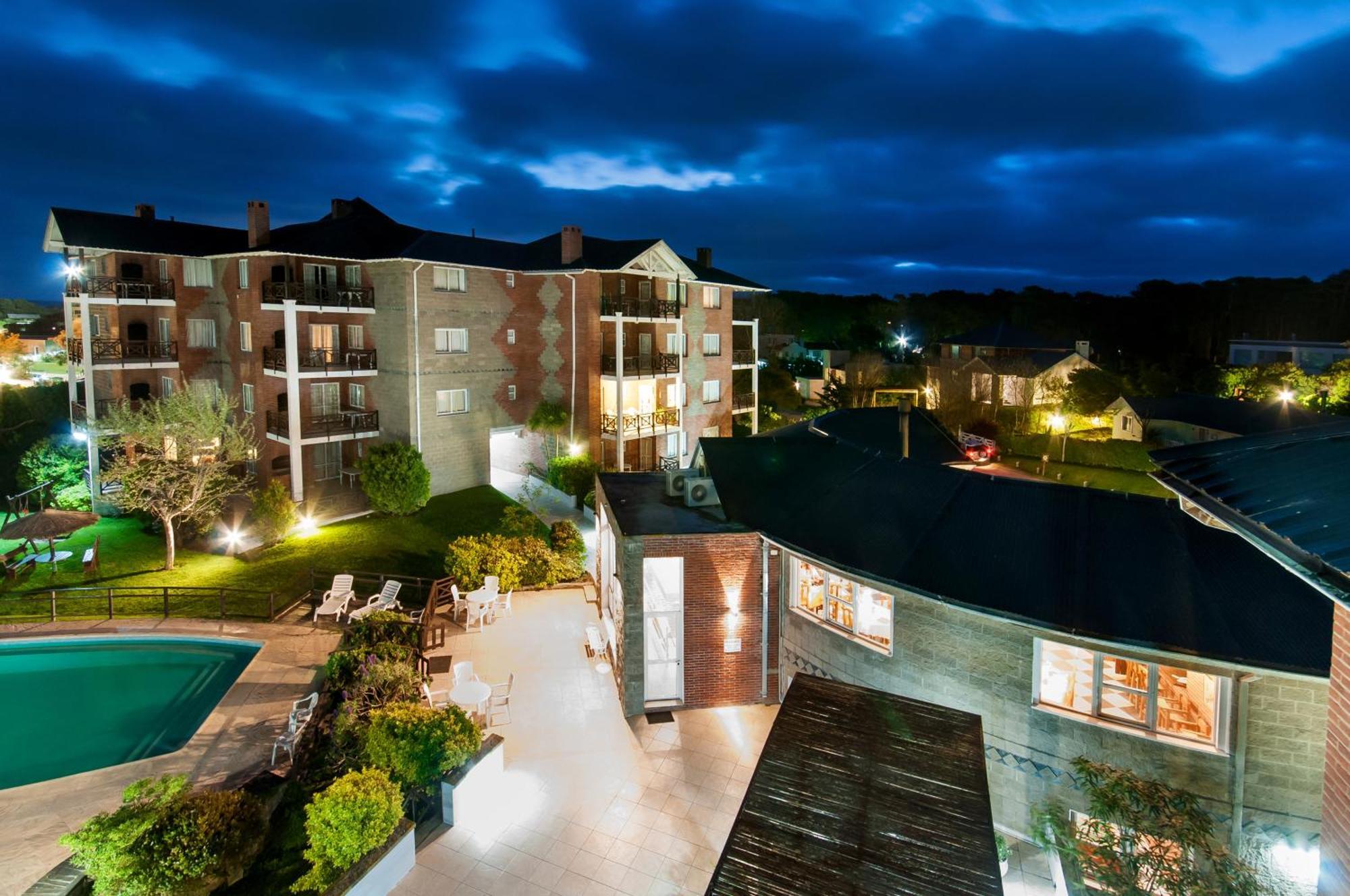 Victoria Village Apartahotel