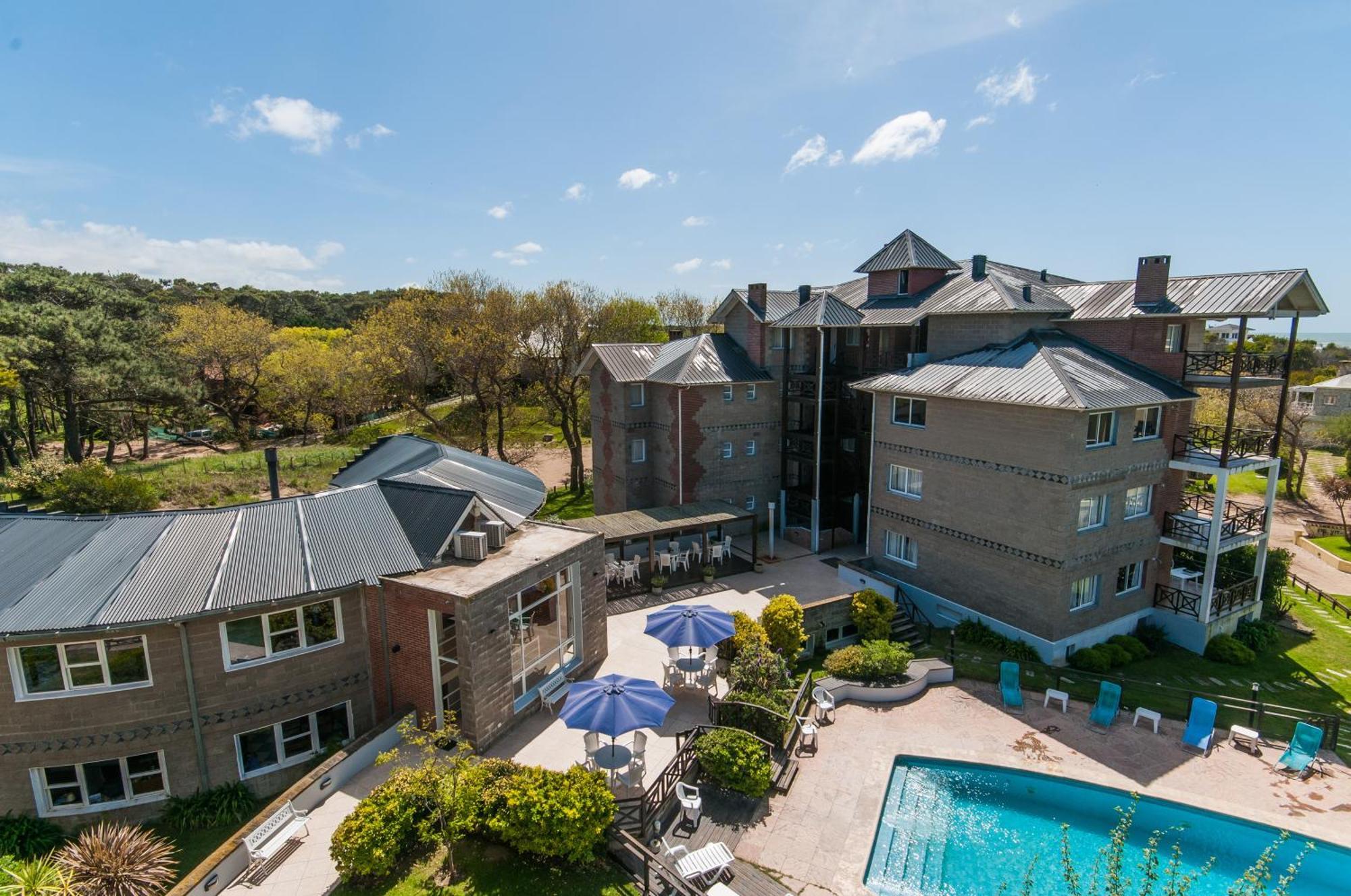 Victoria Village Apartahotel 4*