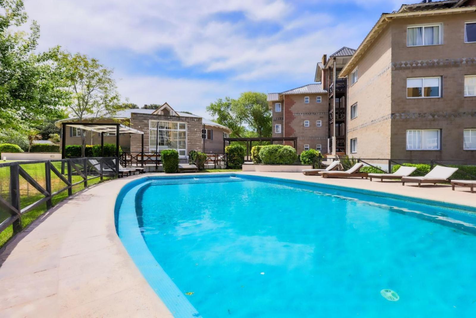 Victoria Village Apartahotel